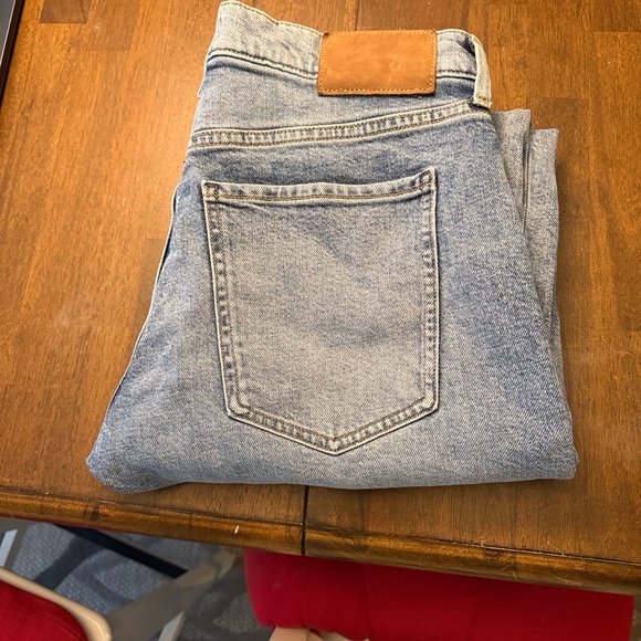 Banana Republic Relaxed Fit Jeans - Picture 7 of 7